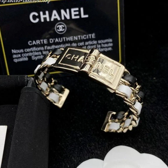 Classic leather bracelet