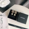 Classic pearl earrings