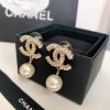 Classic pearl earrings