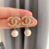 Classic pearl earrings