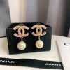 Classic pearl earrings