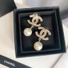 Classic pearl earrings