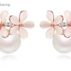 Flower pearl earrings