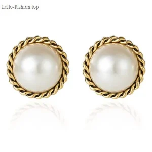 Pearl letter stud earrings