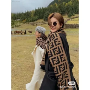 Double layered knitted scarf-2