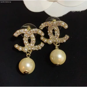 Pearl pendant earrings